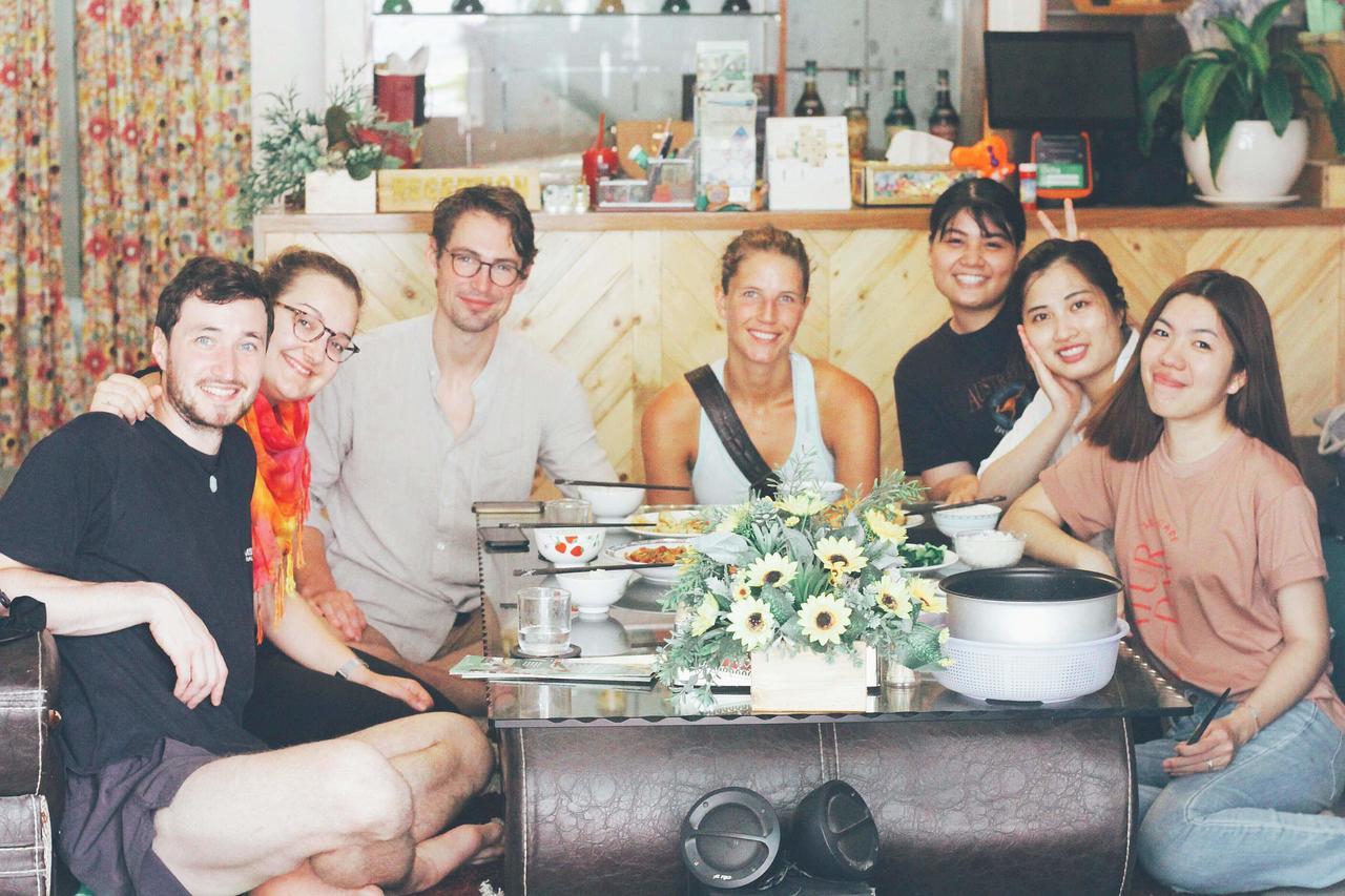 Tropical Vibes Homestay โฮจิมินห์ซิตี้ ภายนอก รูปภาพ